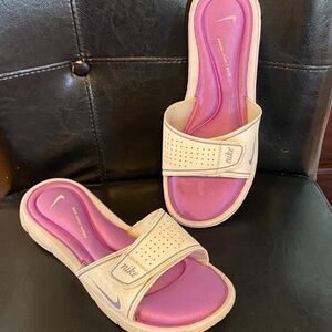 Nike Ladies Comfort Foot Bed Slides Size 10
